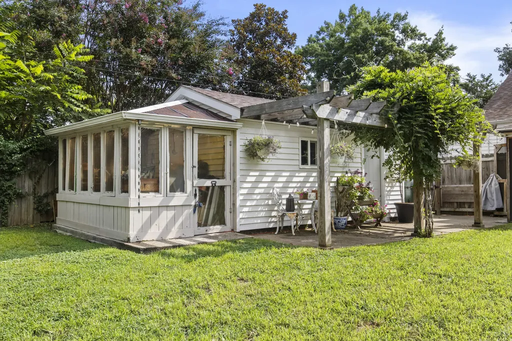 114 Pickett Avenue Frankfort KY 40601