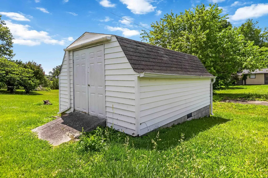 79 Meadow Lark Circle Corbin KY 40701