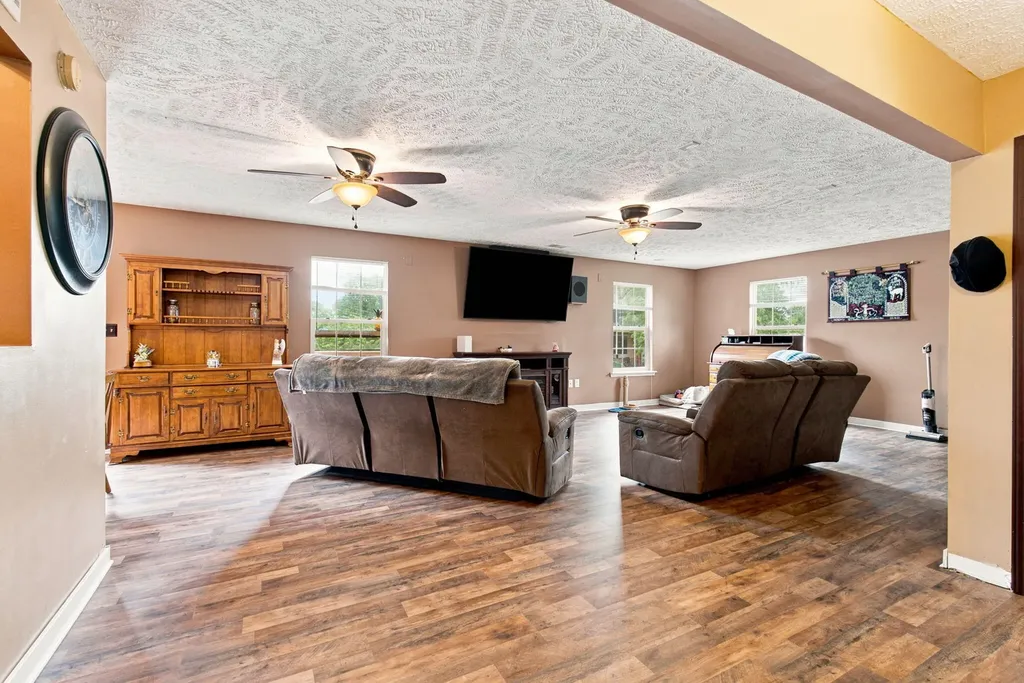 404 E Ridge Drive Nicholasville KY 40356