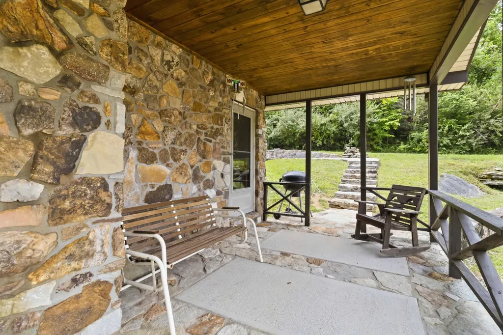 1651 Highway 1643 Somerset KY 42501