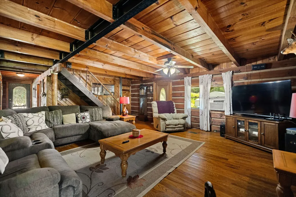 3192 Ky-15 Campton KY 41301