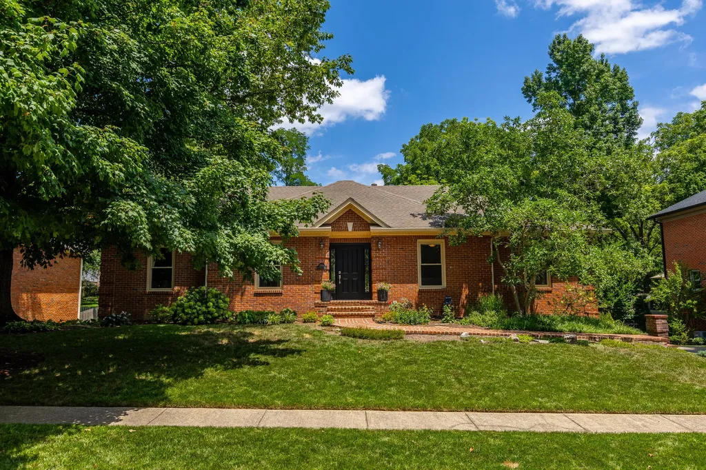2456 Woodfield Circle Lexington KY 40515