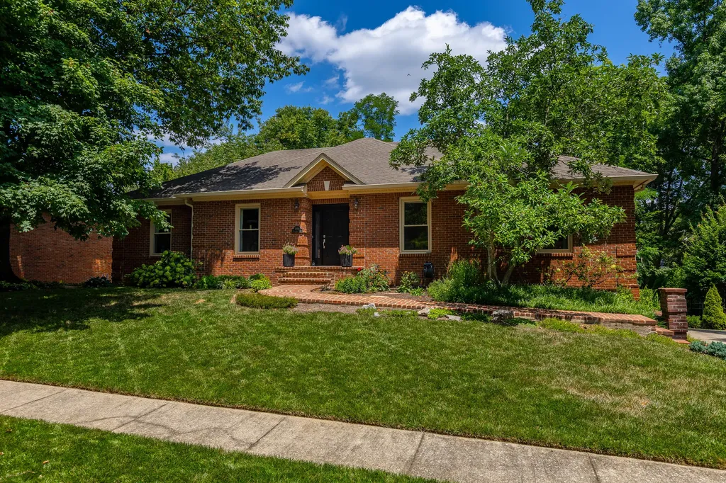 2456 Woodfield Circle Lexington KY 40515