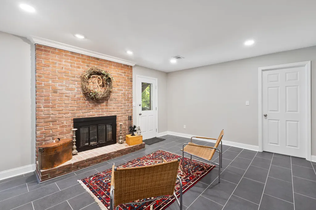 2456 Woodfield Circle Lexington KY 40515