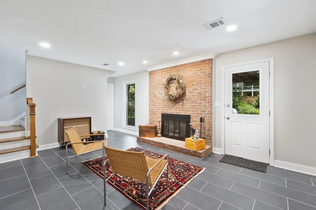 2456 Woodfield Circle Lexington KY 40515