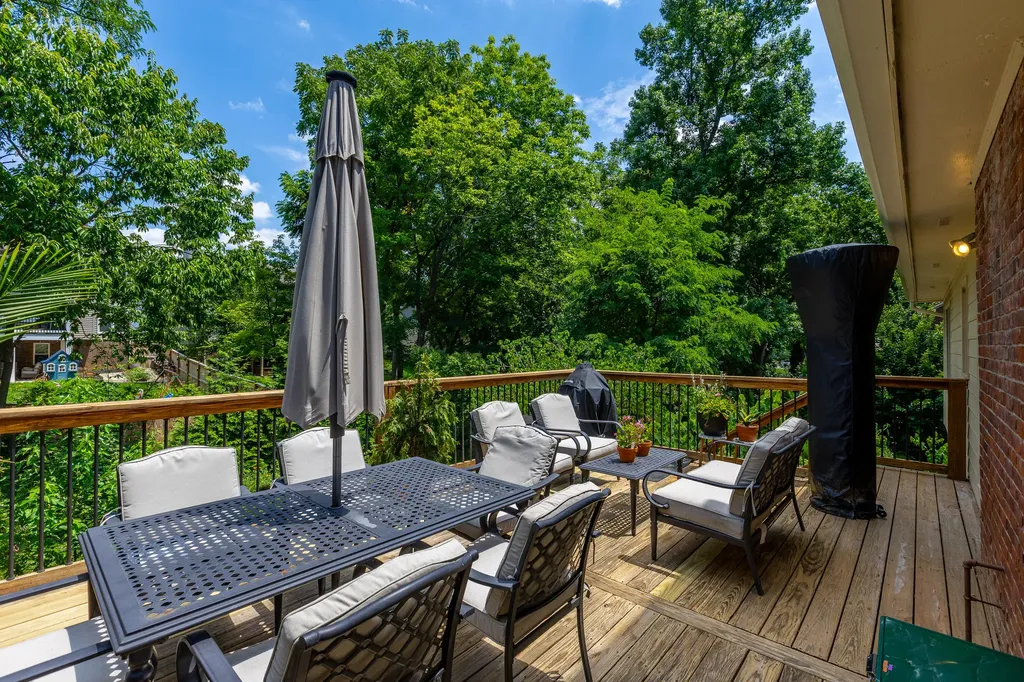 2456 Woodfield Circle Lexington KY 40515