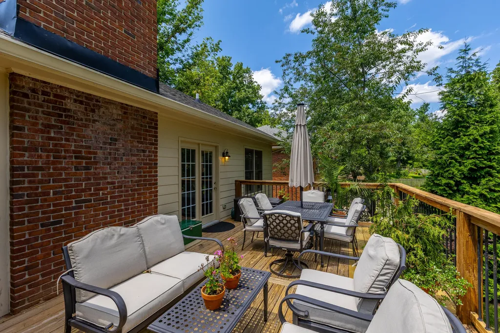 2456 Woodfield Circle Lexington KY 40515