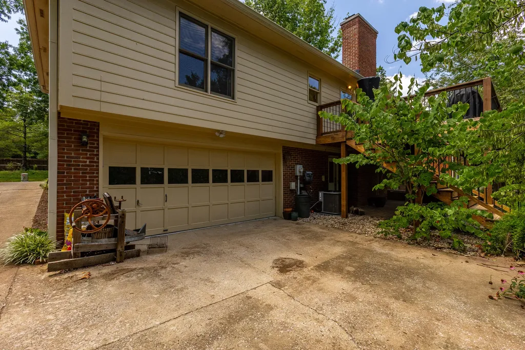 2456 Woodfield Circle Lexington KY 40515