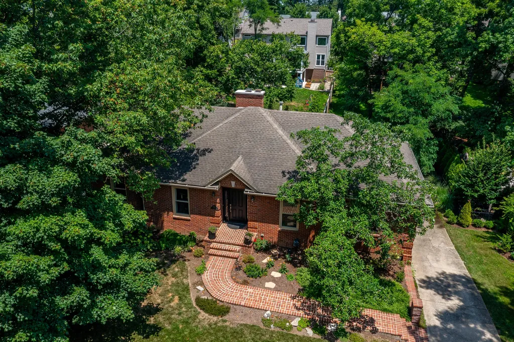 2456 Woodfield Circle Lexington KY 40515