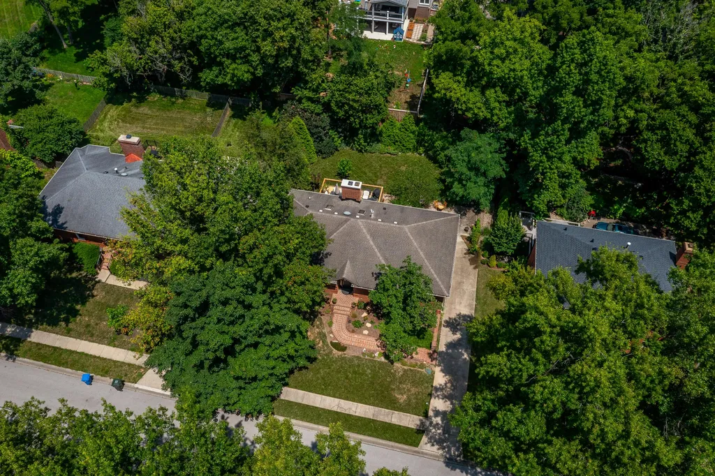 2456 Woodfield Circle Lexington KY 40515