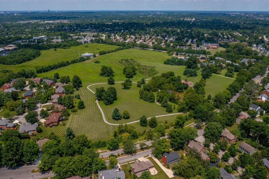 2456 Woodfield Circle Lexington KY 40515