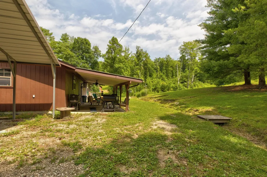 3425 Ky-986 Olive Hill KY 41164