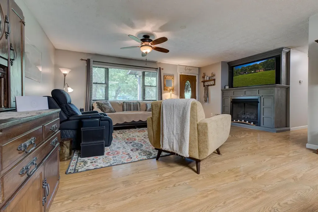 3425 Ky-986 Olive Hill KY 41164
