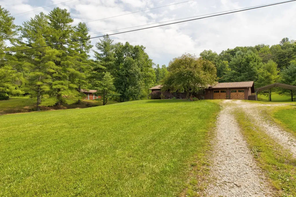 3425 Ky-986 Olive Hill KY 41164