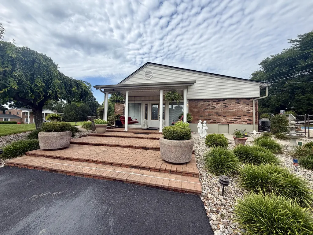 415 S Dogwood Drive Berea KY 40403