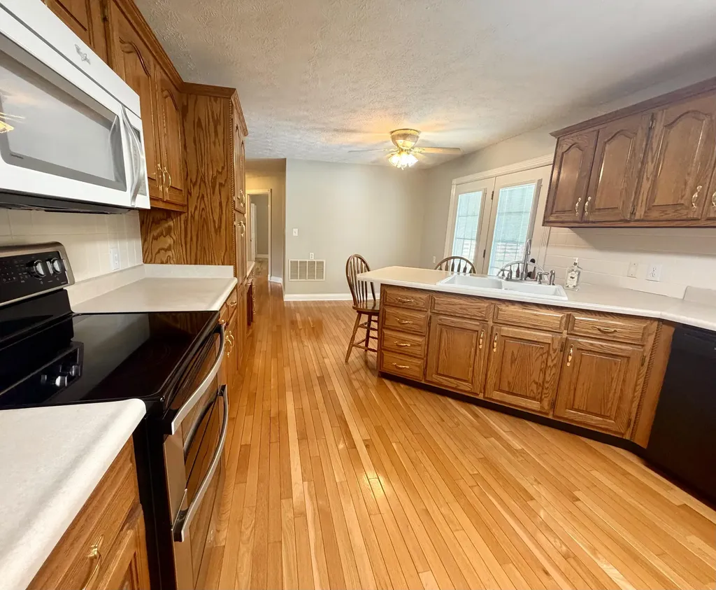 415 S Dogwood Drive Berea KY 40403