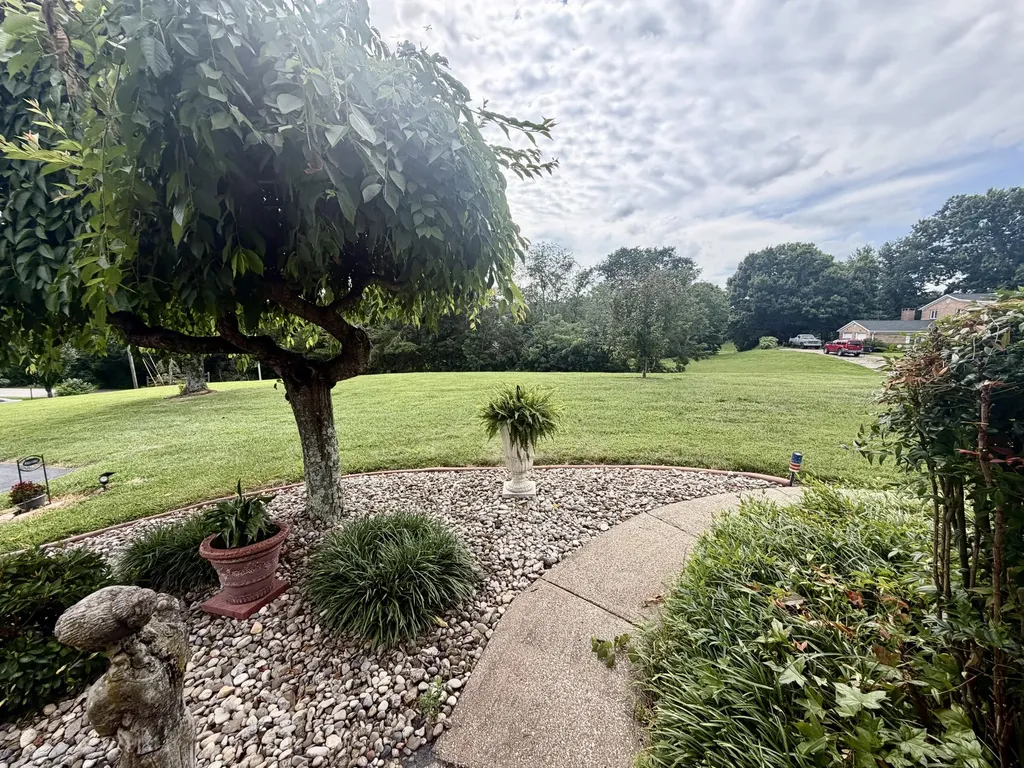415 S Dogwood Drive Berea KY 40403