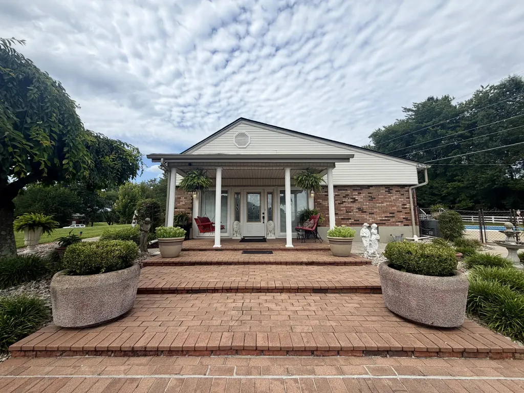 415 S Dogwood Drive Berea KY 40403