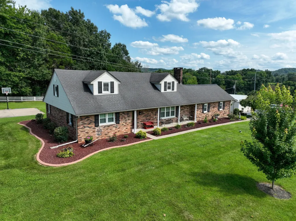415 S Dogwood Drive Berea KY 40403