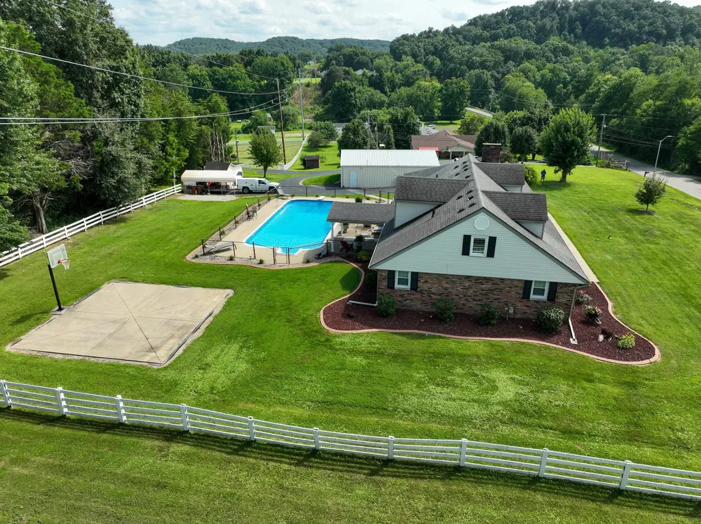 415 S Dogwood Drive Berea KY 40403