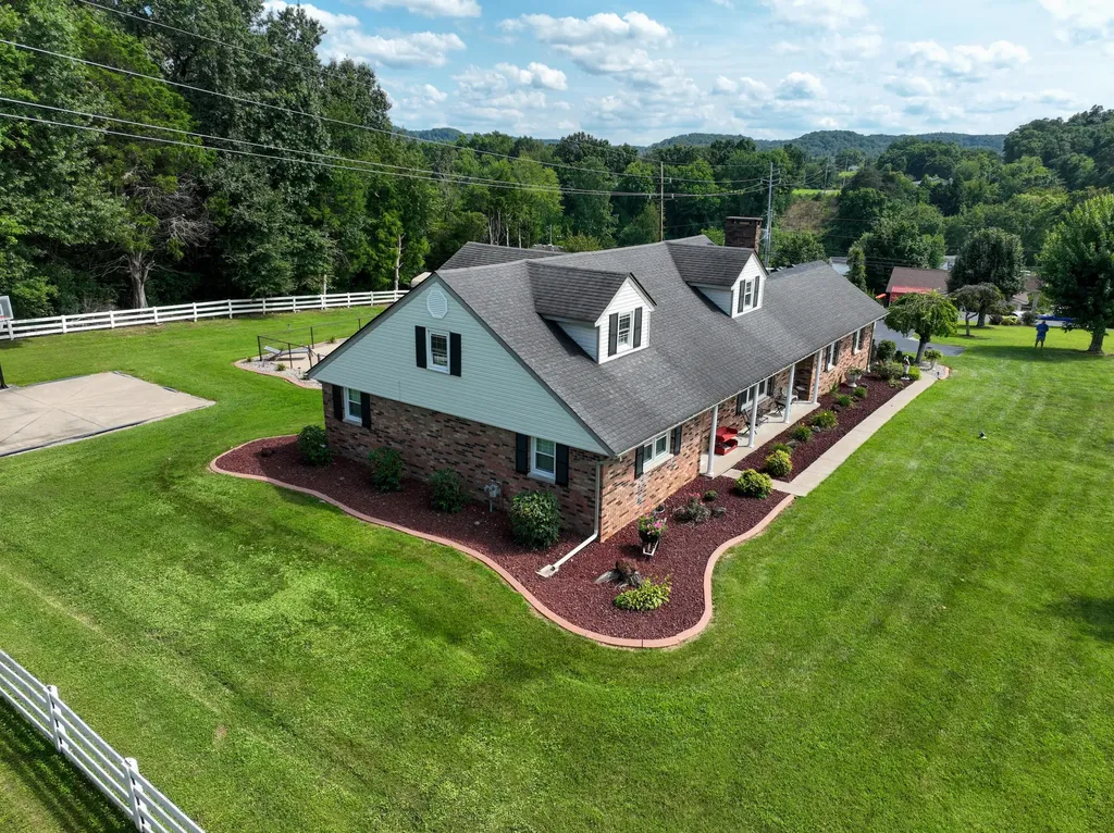 415 S Dogwood Drive Berea KY 40403