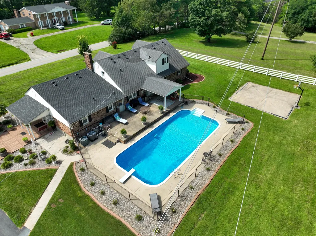 415 S Dogwood Drive Berea KY 40403