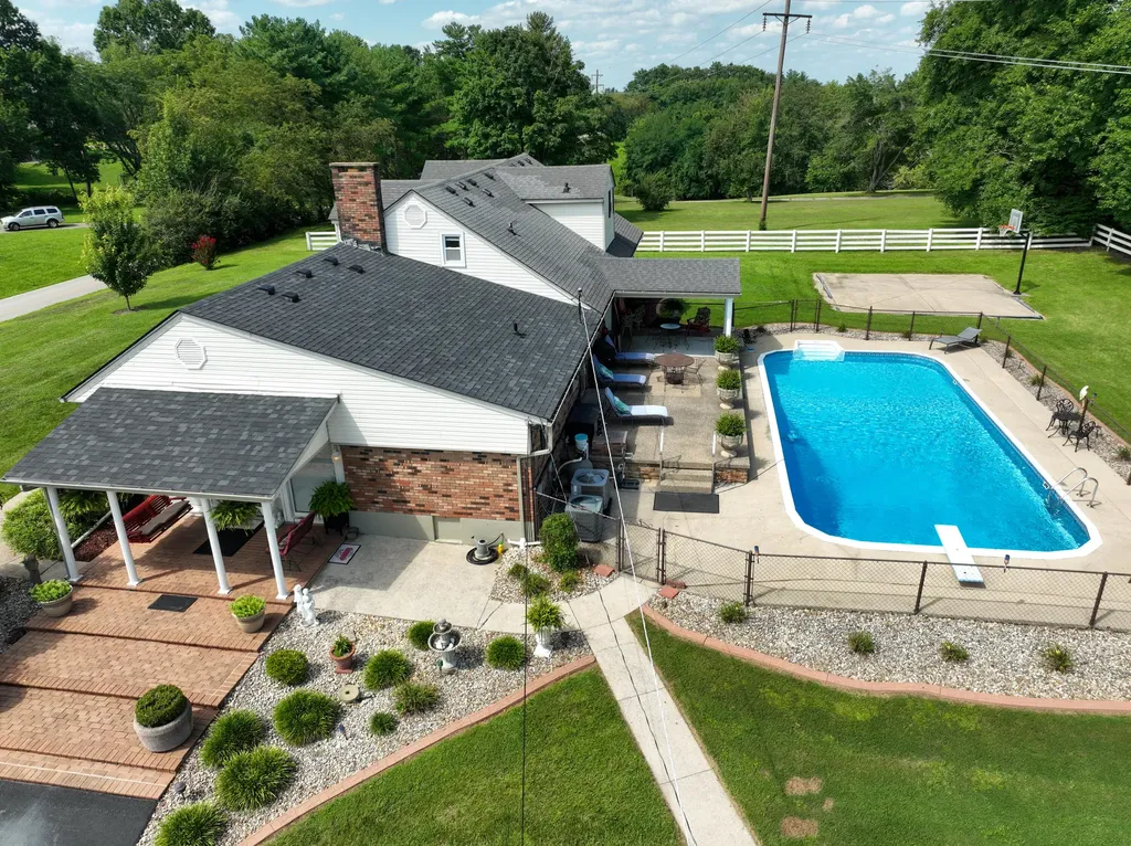 415 S Dogwood Drive Berea KY 40403