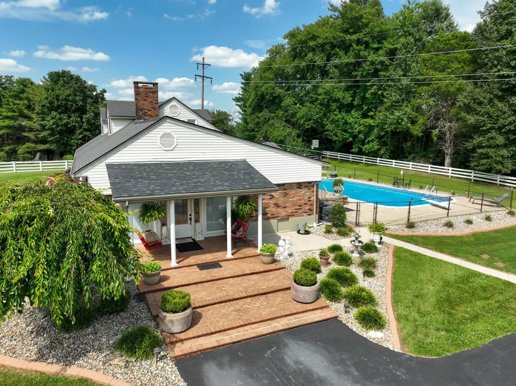415 S Dogwood Drive Berea KY 40403
