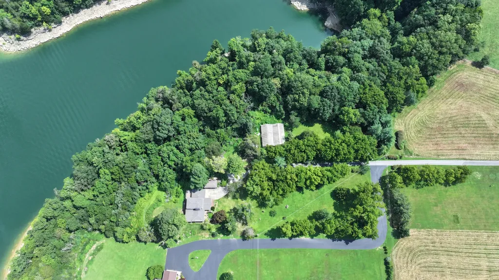 202 Peaceful Cove Lane Monticello KY 42633
