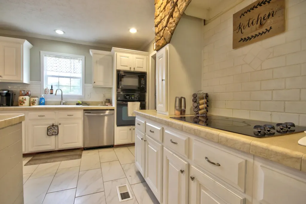1838 Chaney Ridge Road London KY 40741