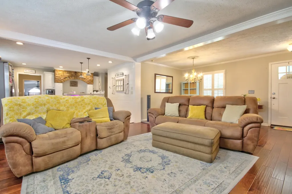 1838 Chaney Ridge Road London KY 40741