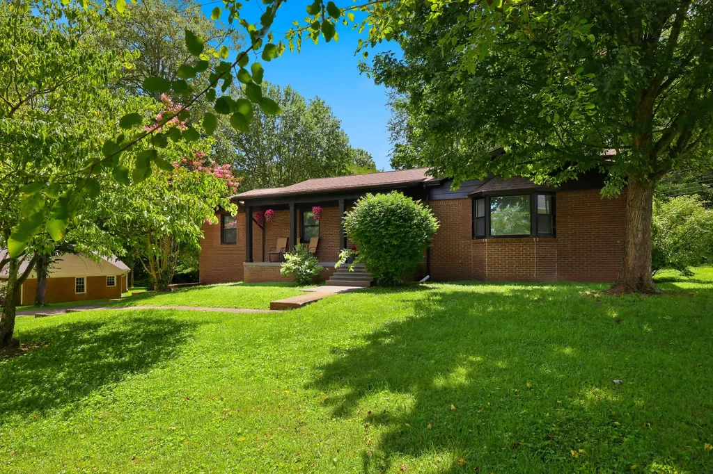 305 Redwood Drive Stanford KY 40484
