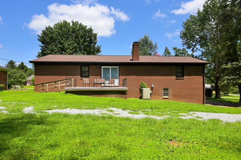 305 Redwood Drive Stanford KY 40484