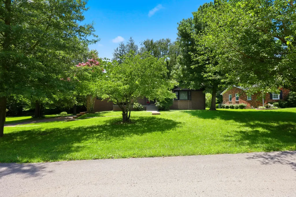 305 Redwood Drive Stanford KY 40484