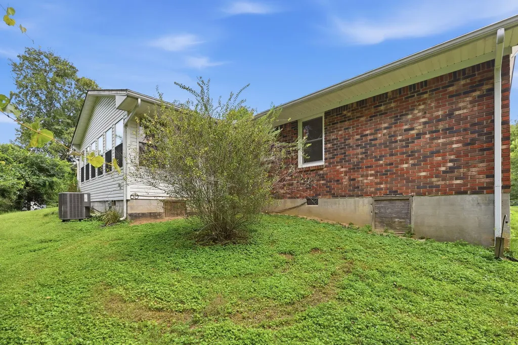 1100 Brush Creek Road Clay City KY 40312