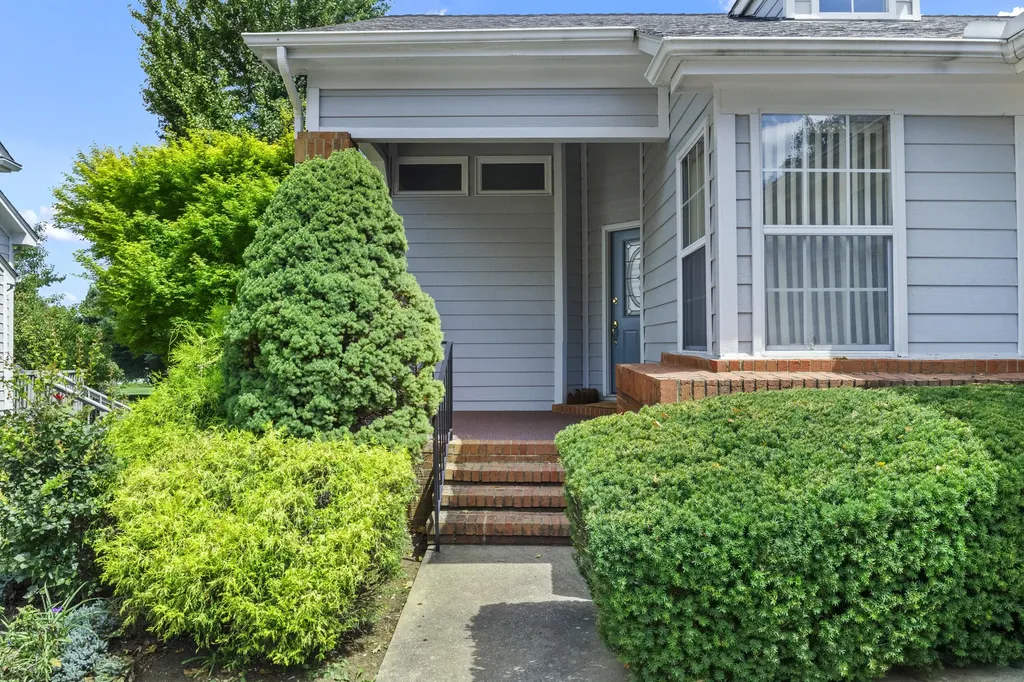1044 Griffin Gate Drive Lexington KY 40511