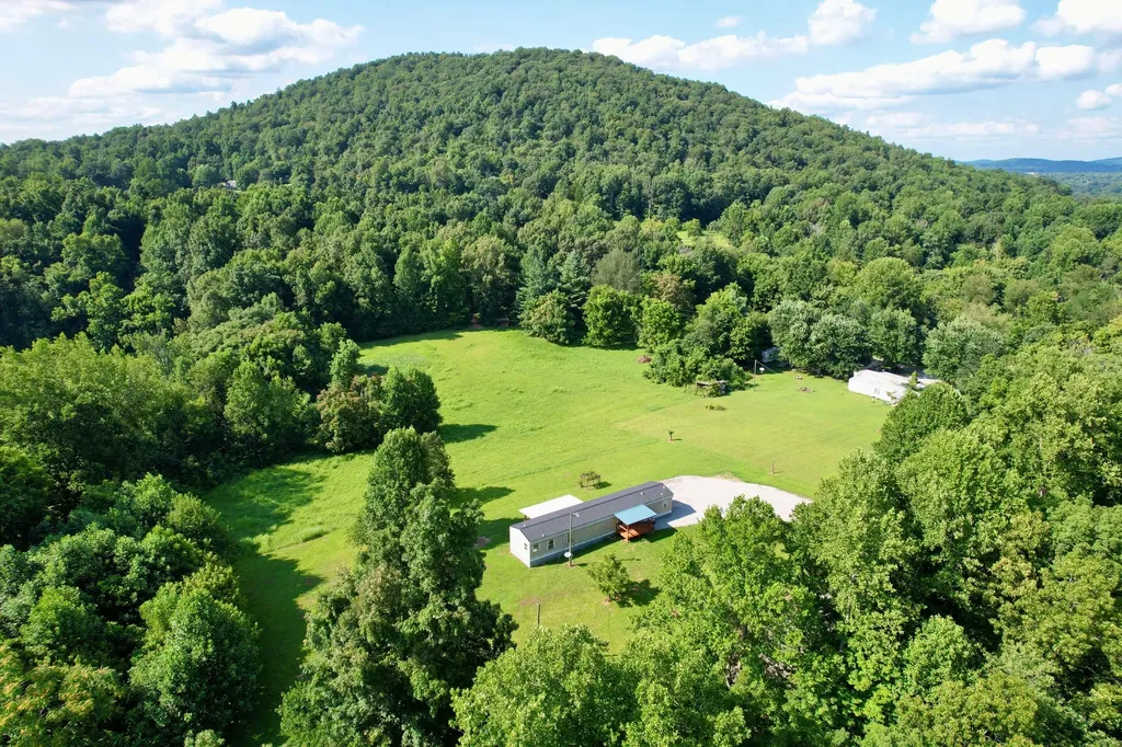 1090 Furnace Mountain Road Monticello KY 42633