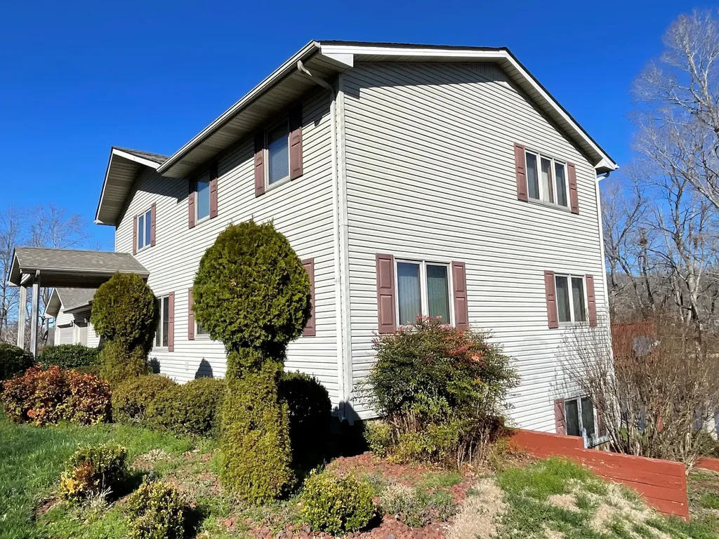 213 Sun Hill Circle Cadiz KY 42211