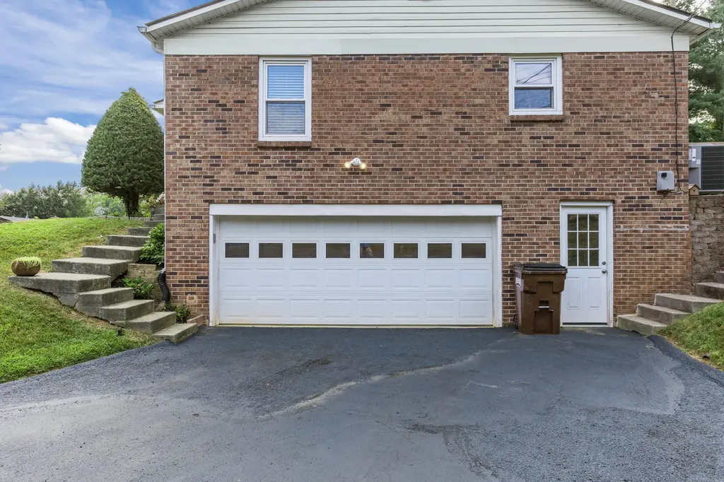 4042 Whitemark Court Lexington KY 40516