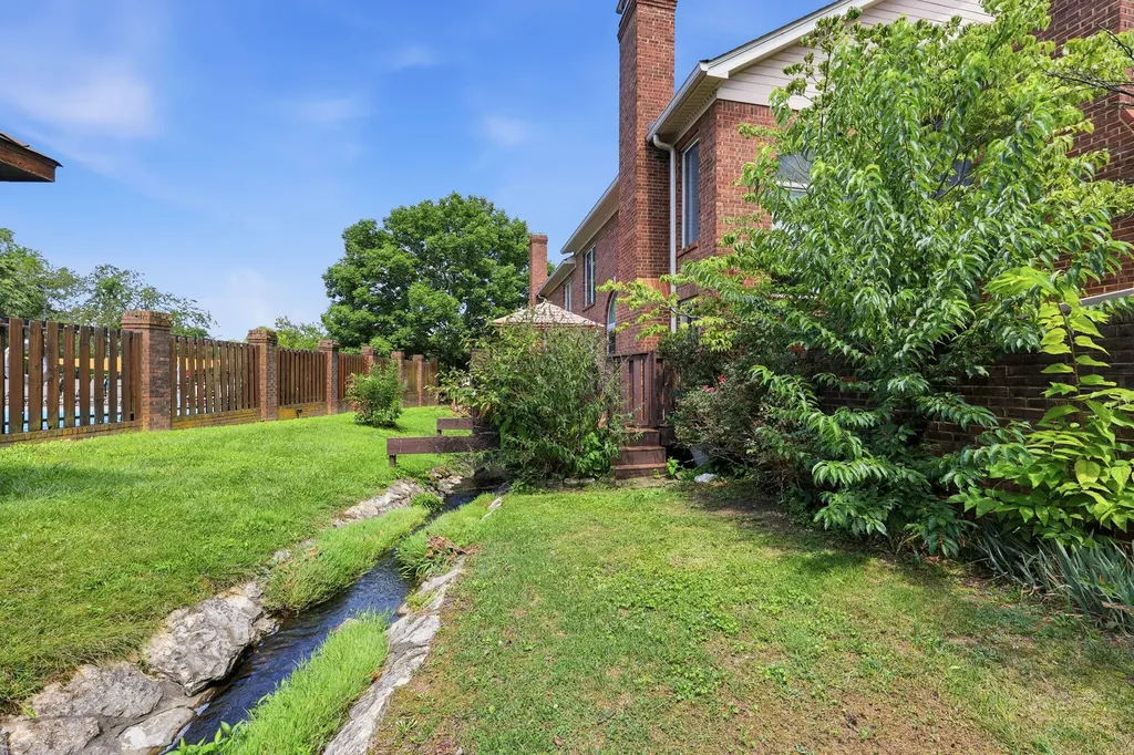 2208 Stone Garden Lane Lexington KY 40513