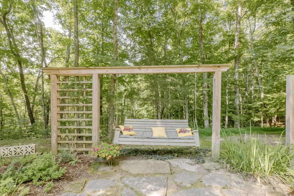 1560 Bell Phipps Road Monticello KY 42633