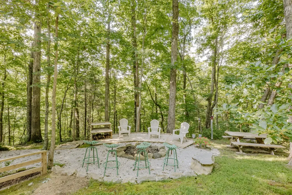 1560 Bell Phipps Road Monticello KY 42633