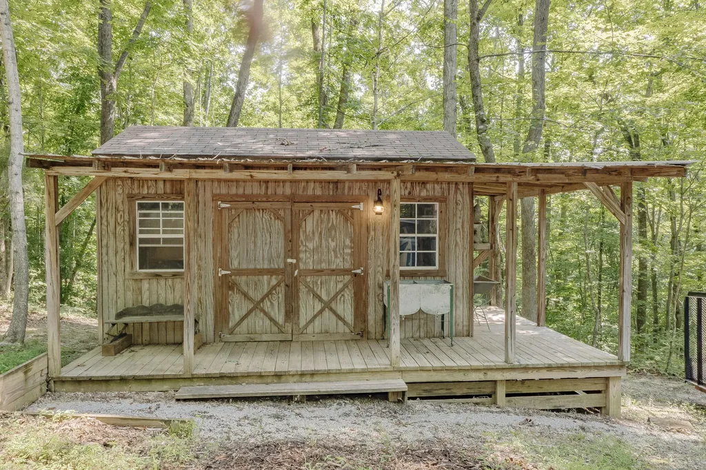 1560 Bell Phipps Road Monticello KY 42633