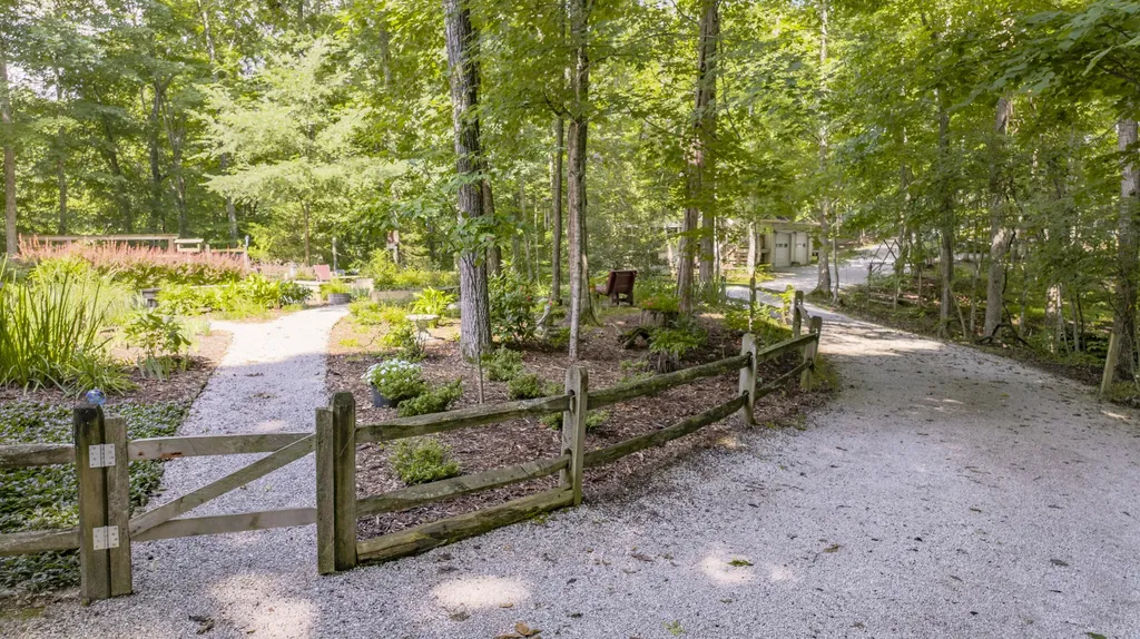 1560 Bell Phipps Road Monticello KY 42633