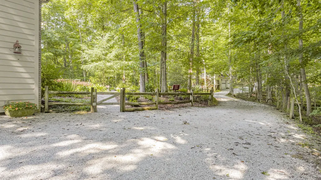 1560 Bell Phipps Road Monticello KY 42633
