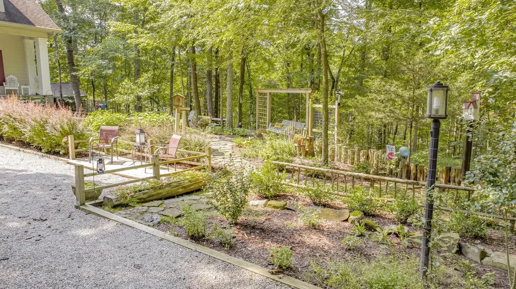1560 Bell Phipps Road Monticello KY 42633