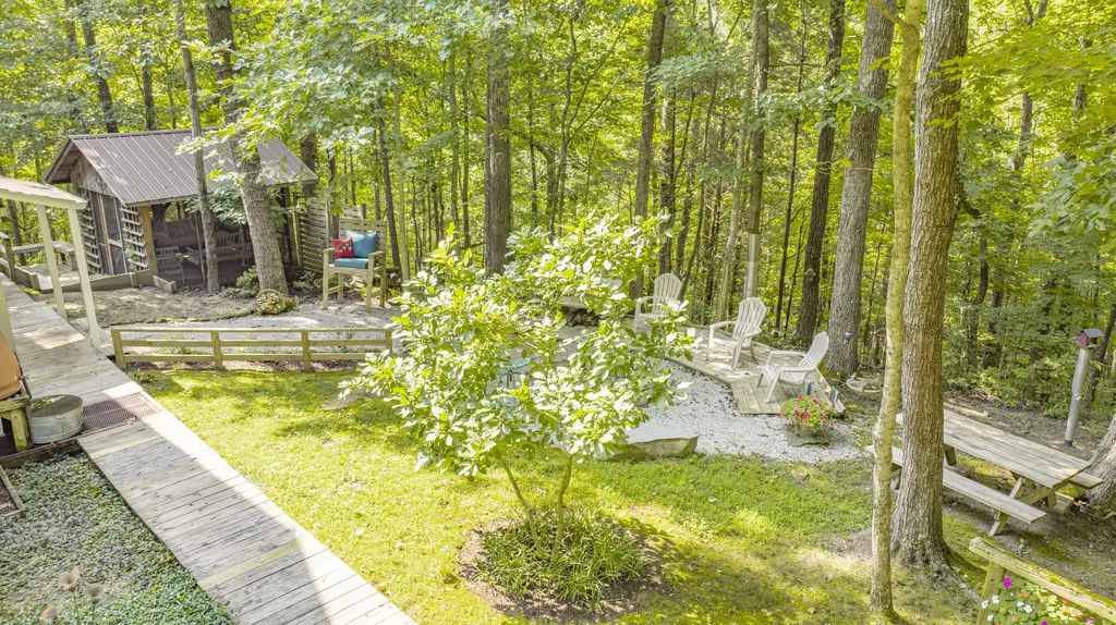 1560 Bell Phipps Road Monticello KY 42633