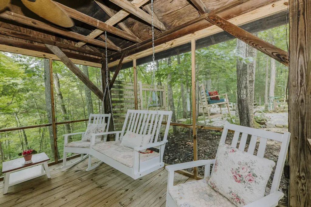1560 Bell Phipps Road Monticello KY 42633