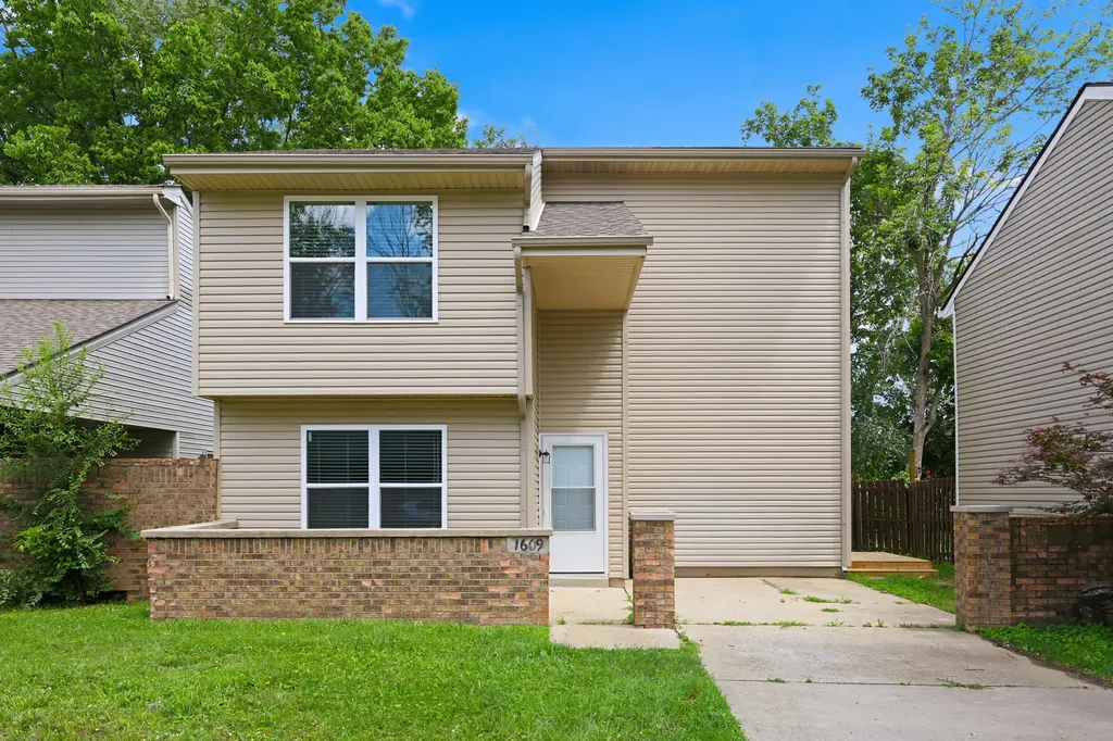 Lexington KY, 1609 Prairie Circle