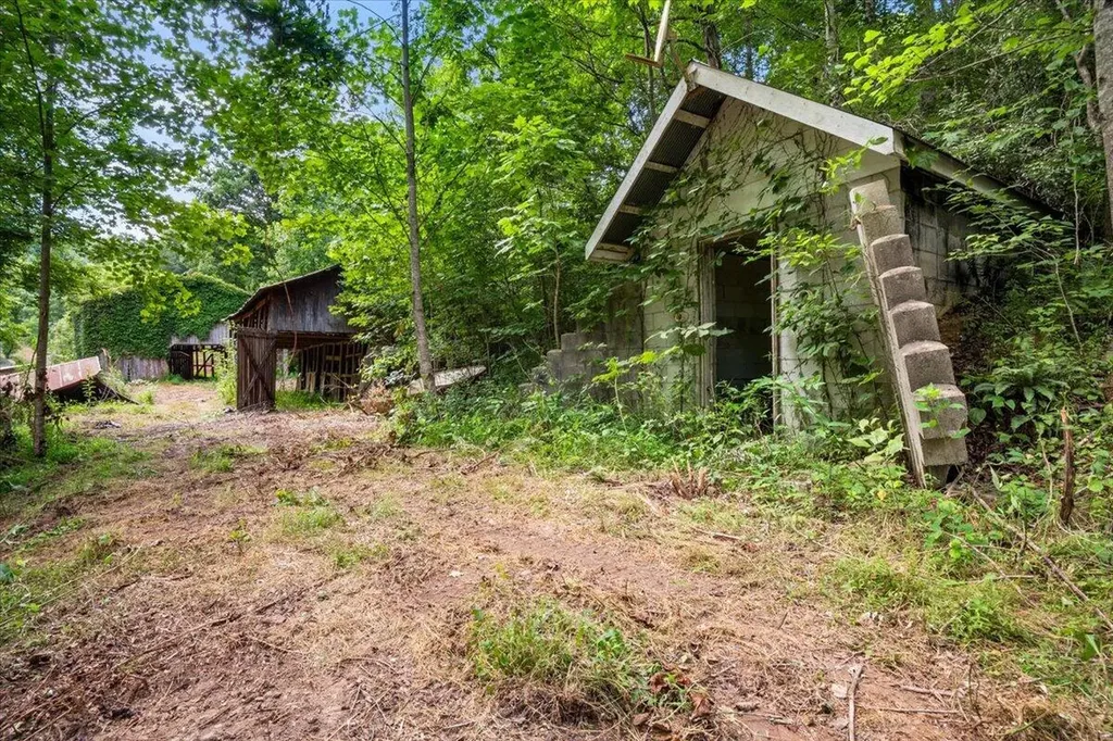 2661 Buncomb Road Tyner KY 40486
